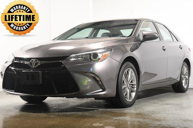 The 2017 Toyota Camry SE w/ Sunroof photos
