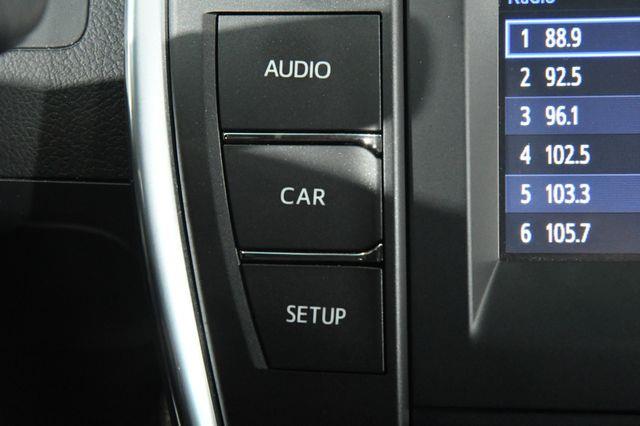 2017 Toyota Camry SE w/ Sunroof photo