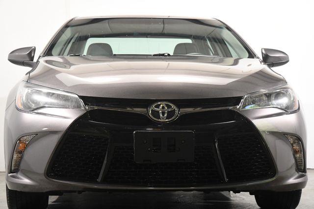 2017 Toyota Camry SE w/ Sunroof photo
