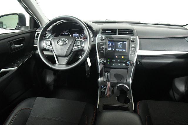 2017 Toyota Camry SE w/ Sunroof photo