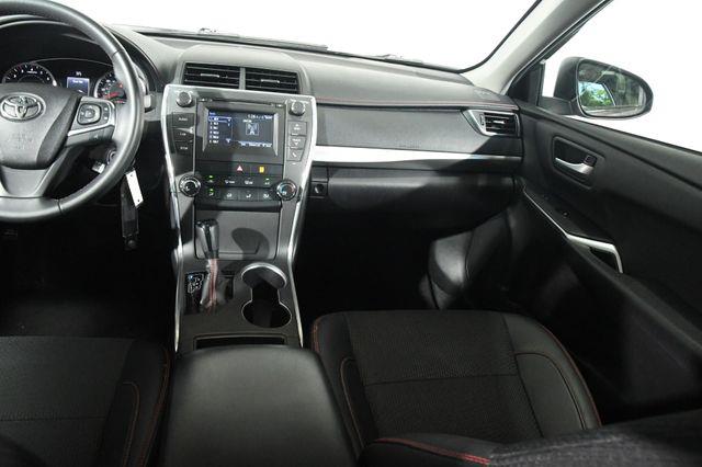 2017 Toyota Camry SE w/ Sunroof photo