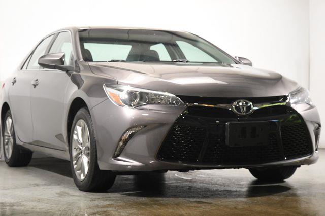 2017 Toyota Camry SE w/ Sunroof photo