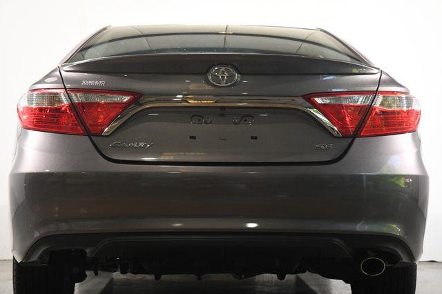 2017 Toyota Camry SE w/ Sunroof photo