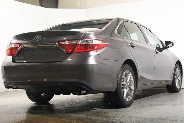 2017 Toyota Camry SE w/ Sunroof photo