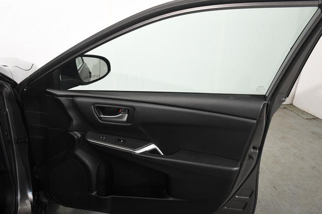 2017 Toyota Camry SE w/ Sunroof photo