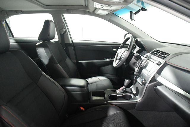 2017 Toyota Camry SE w/ Sunroof photo