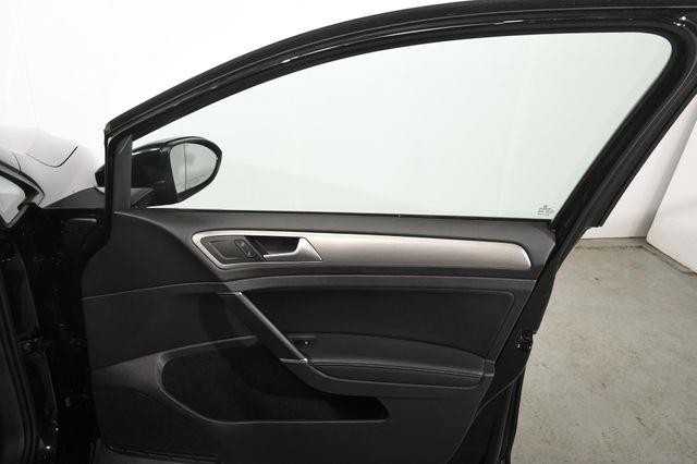 2015 Volkswagen Golf SportWagen TDI S photo