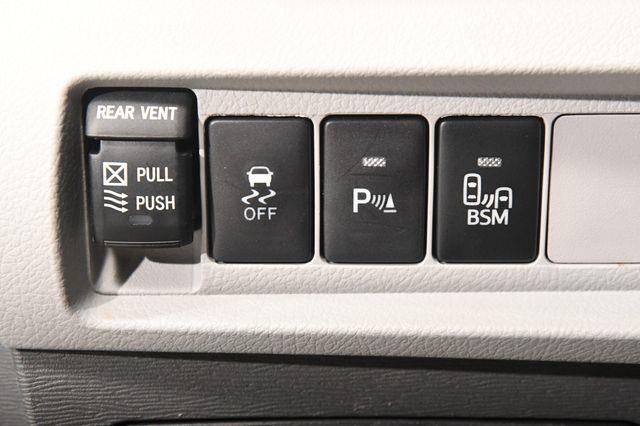 2017 Toyota Sienna XLE Premium photo