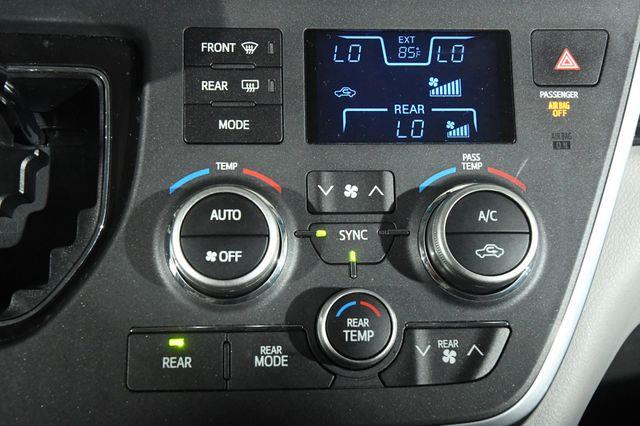 2017 Toyota Sienna XLE Premium photo