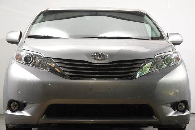 2017 Toyota Sienna XLE Premium photo