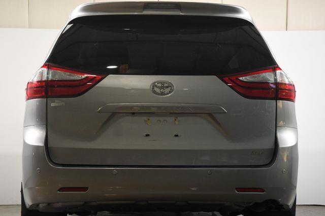 2017 Toyota Sienna XLE Premium photo