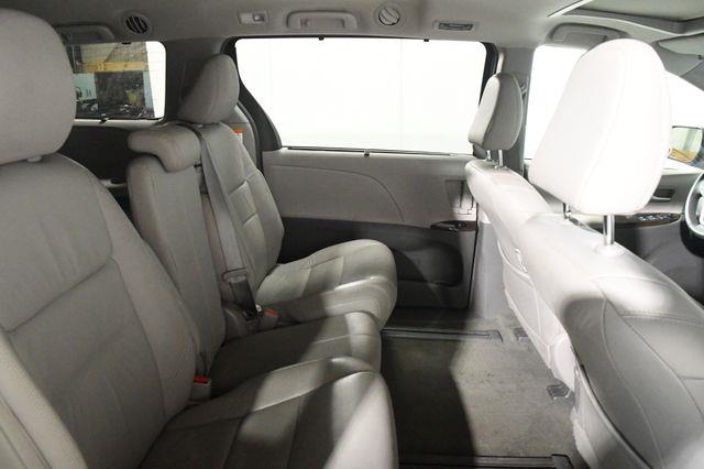 2017 Toyota Sienna XLE Premium photo