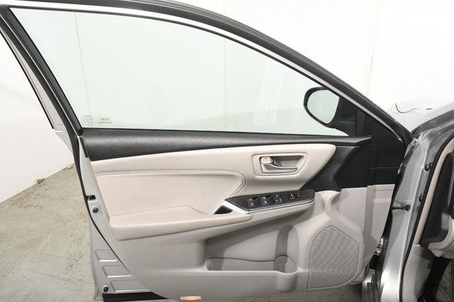 2016 Toyota Camry XLE photo