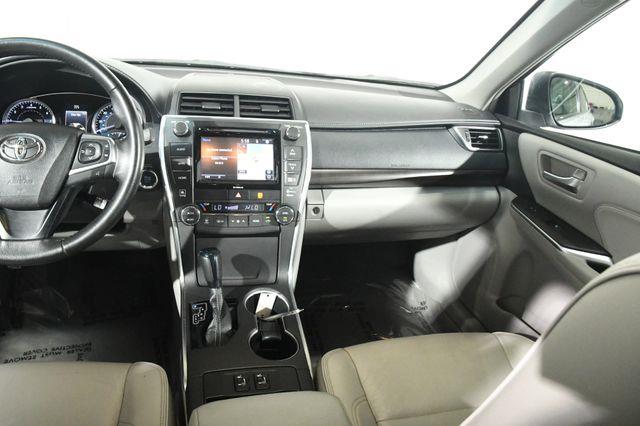 2016 Toyota Camry XLE photo