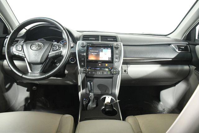 2016 Toyota Camry XLE photo