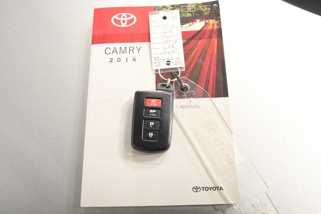 2016 Toyota Camry XLE photo