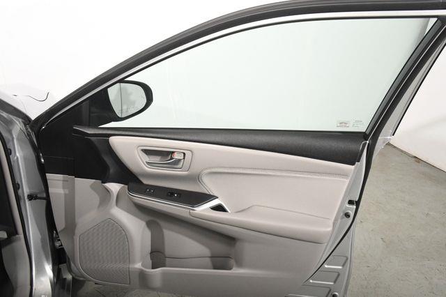 2016 Toyota Camry XLE photo