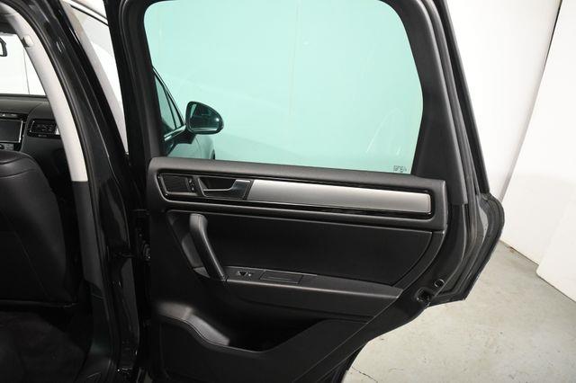 2012 Volkswagen Touareg TDI Sport photo