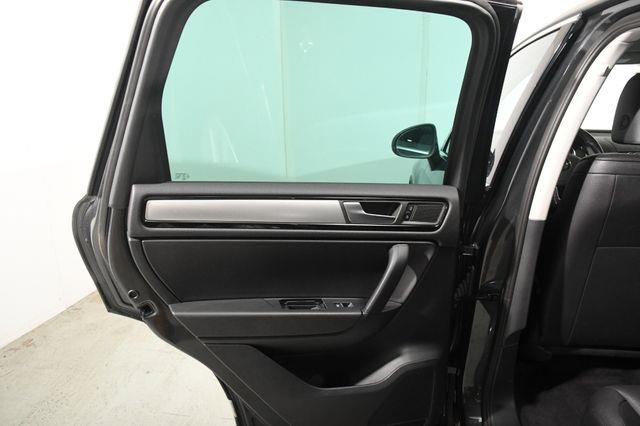 2012 Volkswagen Touareg TDI Sport photo