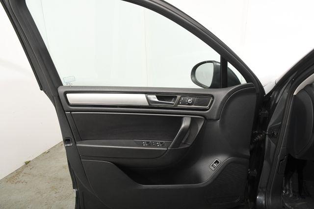 2012 Volkswagen Touareg TDI Sport photo