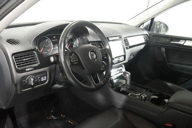 2012 Volkswagen Touareg TDI Sport photo