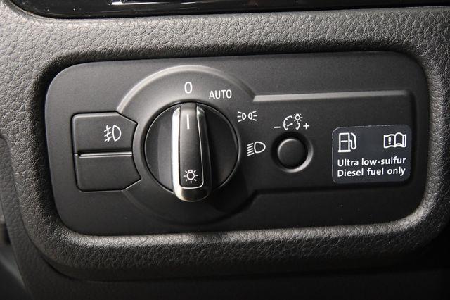 2012 Volkswagen Touareg TDI Sport photo