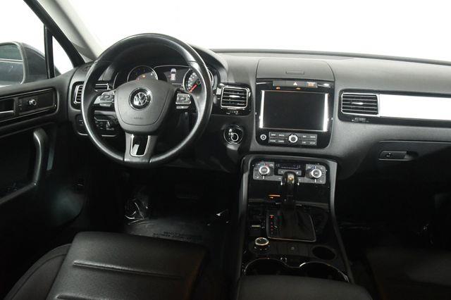 2012 Volkswagen Touareg TDI Sport photo