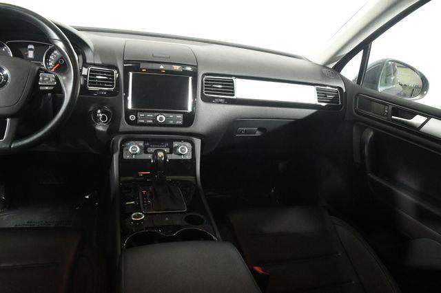 2012 Volkswagen Touareg TDI Sport photo