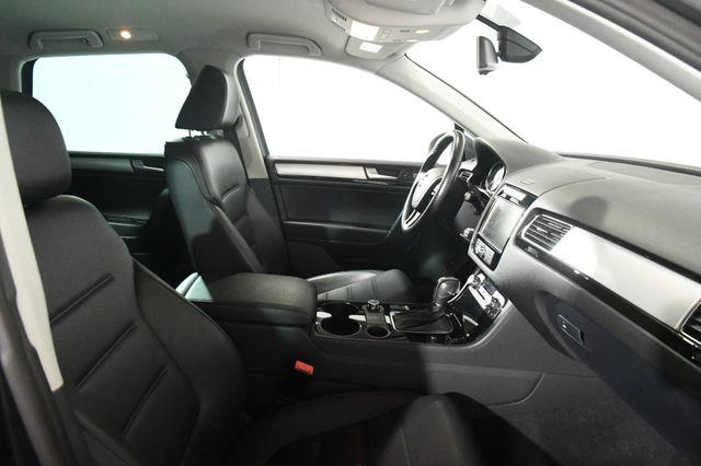 2012 Volkswagen Touareg TDI Sport photo