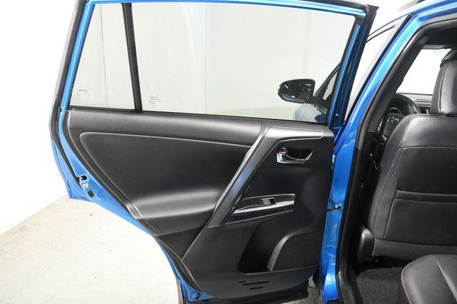 2017 Toyota RAV4 SE w/ Blind Spot/ Safety Tech photo