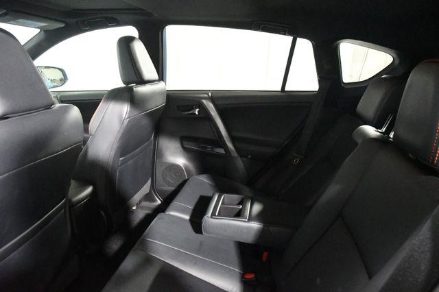 2017 Toyota RAV4 SE w/ Blind Spot/ Safety Tech photo