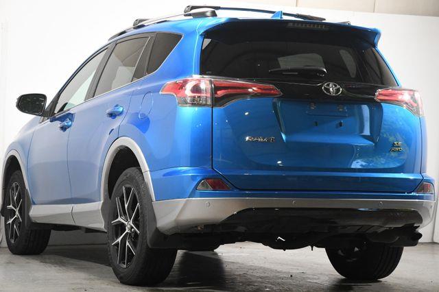 2017 Toyota RAV4 SE w/ Blind Spot/ Safety Tech photo