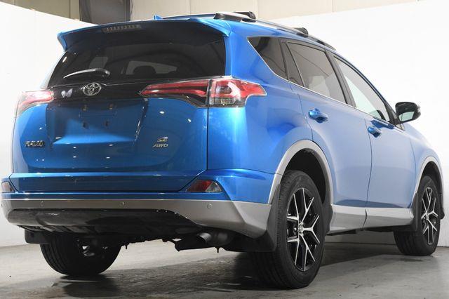 2017 Toyota RAV4 SE w/ Blind Spot/ Safety Tech photo