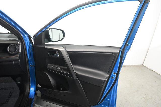 2017 Toyota RAV4 SE w/ Blind Spot/ Safety Tech photo