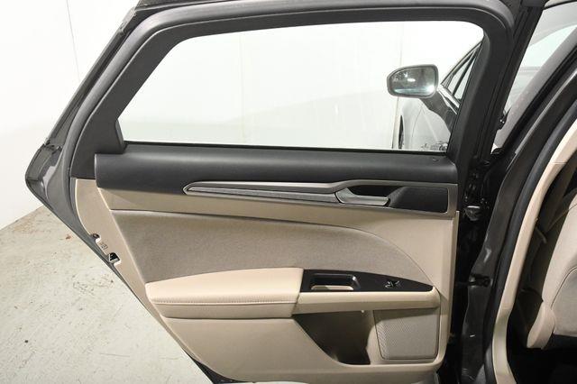 2017 Ford Fusion SE photo