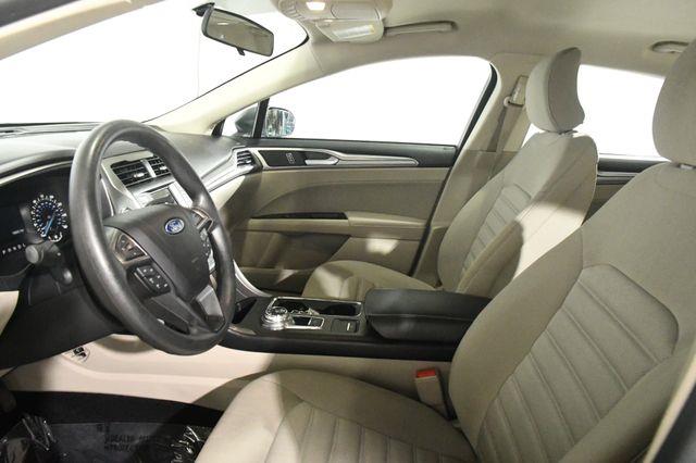 2017 Ford Fusion SE photo