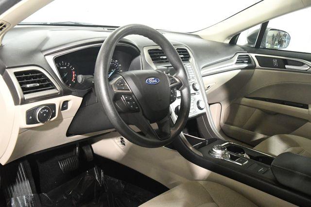 2017 Ford Fusion SE photo