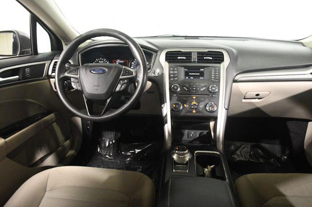 2017 Ford Fusion SE photo