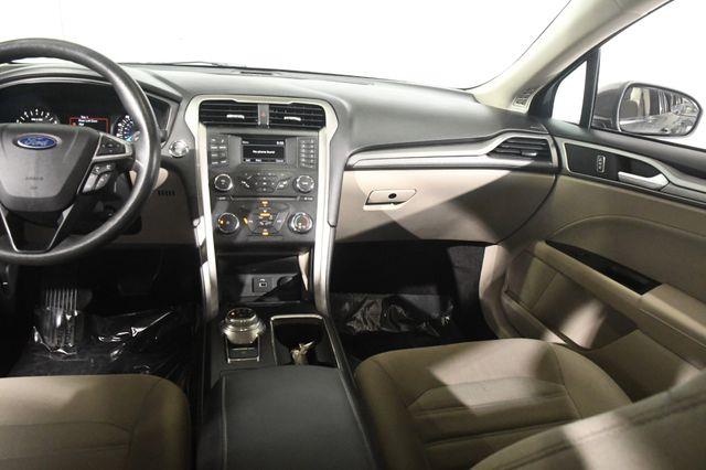 2017 Ford Fusion SE photo
