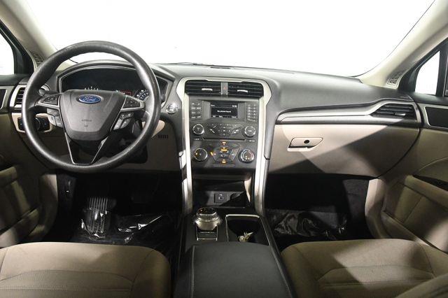 2017 Ford Fusion SE photo