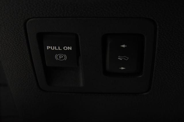 2018 Ford F-150 LARIAT w/ Safety Tech photo