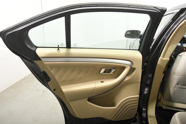 2016 Ford Taurus SEL photo