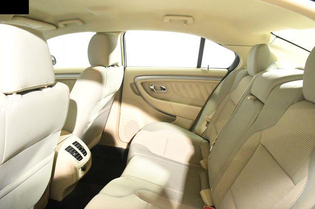2016 Ford Taurus SEL photo