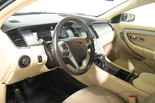 2016 Ford Taurus SEL photo