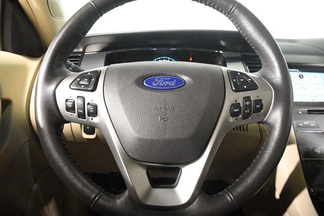2016 Ford Taurus SEL photo