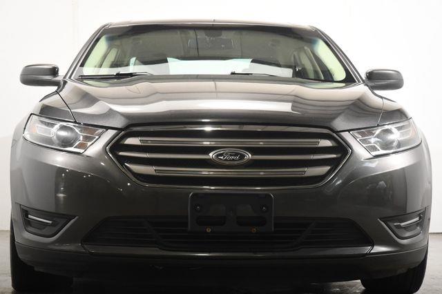 2016 Ford Taurus SEL photo