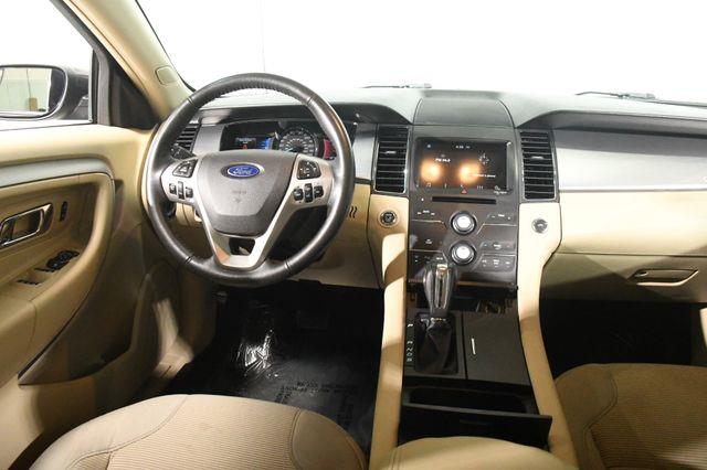 2016 Ford Taurus SEL photo