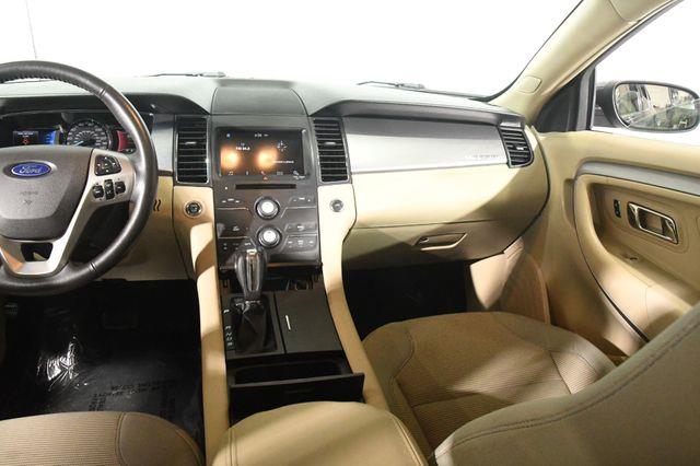 2016 Ford Taurus SEL photo