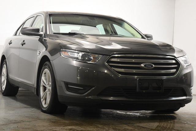 2016 Ford Taurus SEL photo