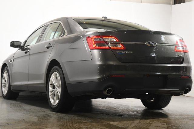 2016 Ford Taurus SEL photo